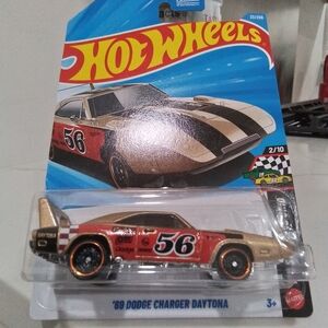 Hot Wheels '69 Dodge Charger Daytona - Red and Gold